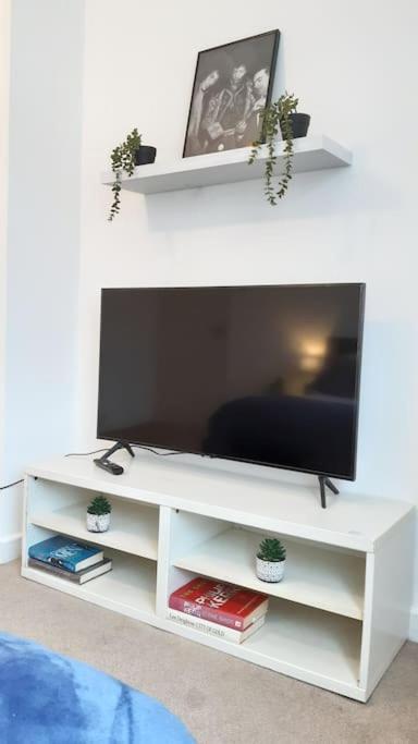 Free Parking Spacious Home Cardiff Bagian luar foto
